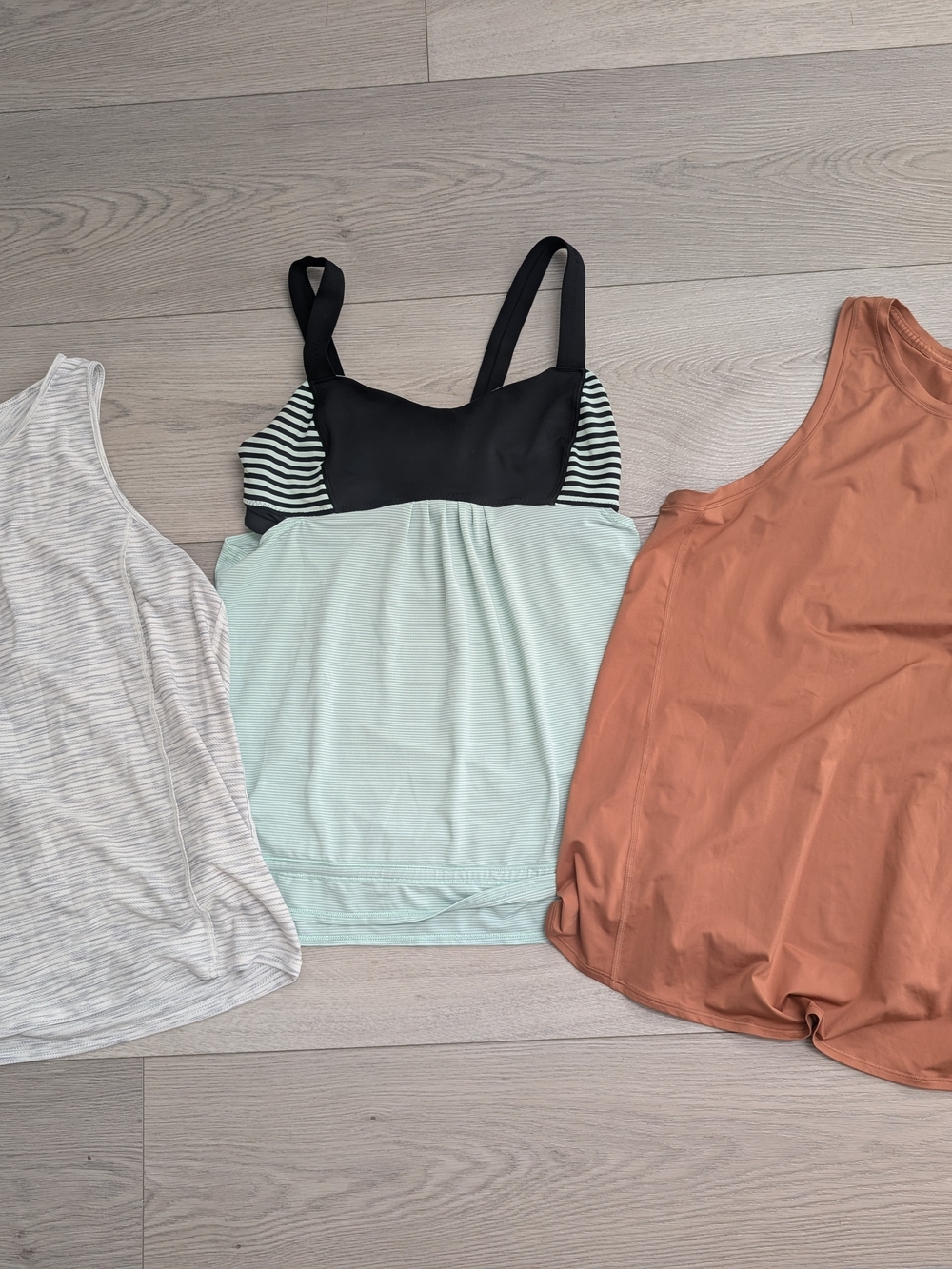 Lululemon tanks Size 10